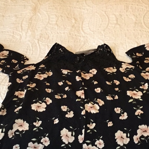 Black top w/ cold shoulders (A1414) - Picture 3 of 5